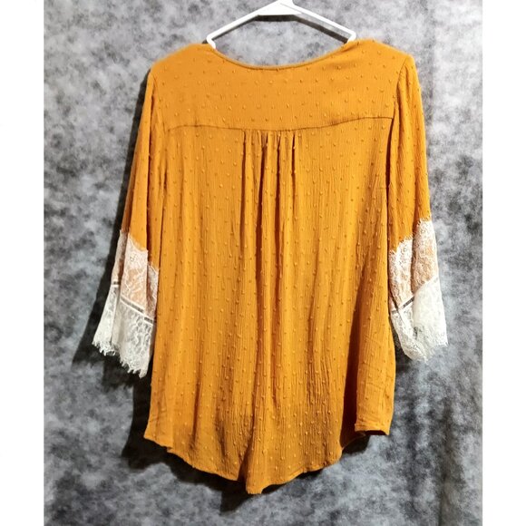 umgee top blouse Wmn's Sz S saffron-color lace hi-lo - Picture 2 of 2